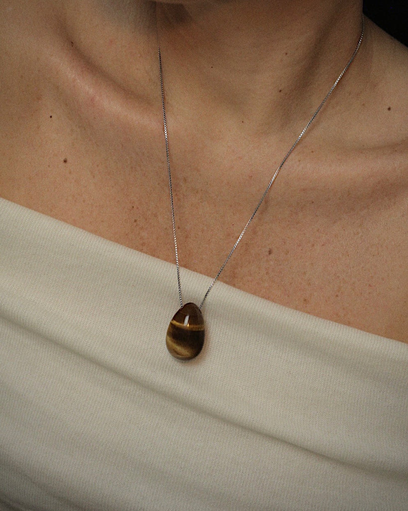 Egg Necklace in Tiger eye