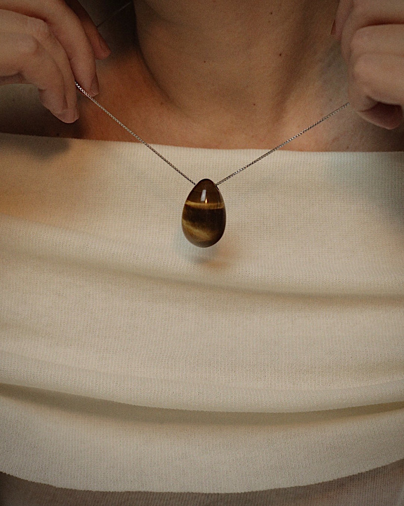 Egg Necklace in Tiger eye