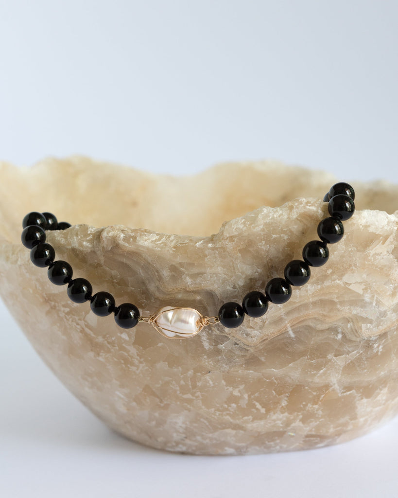 Onyx baroque collar