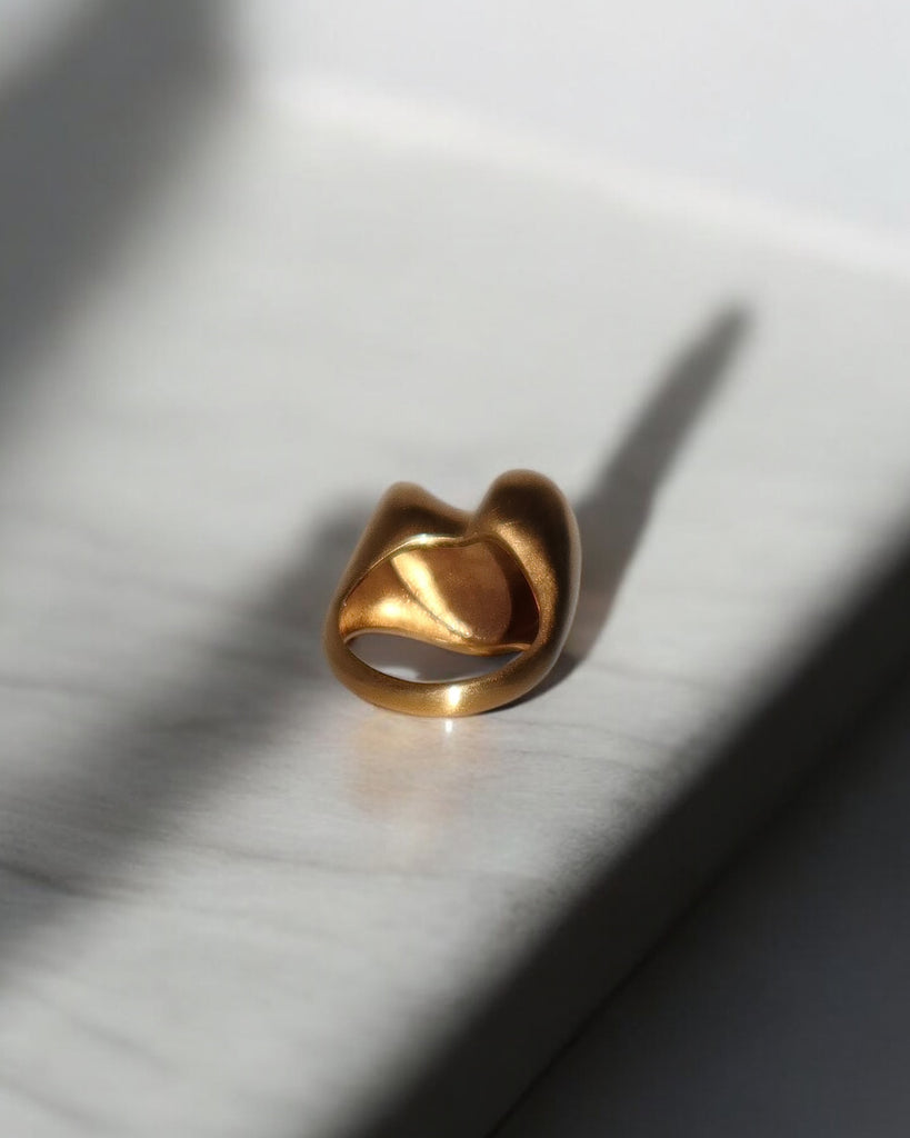 Hoya Ring Gold Brushed Finish