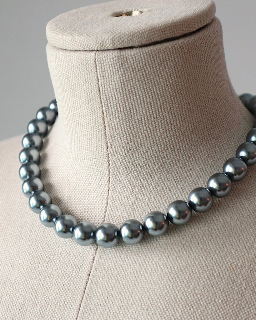Grey pearl necklace