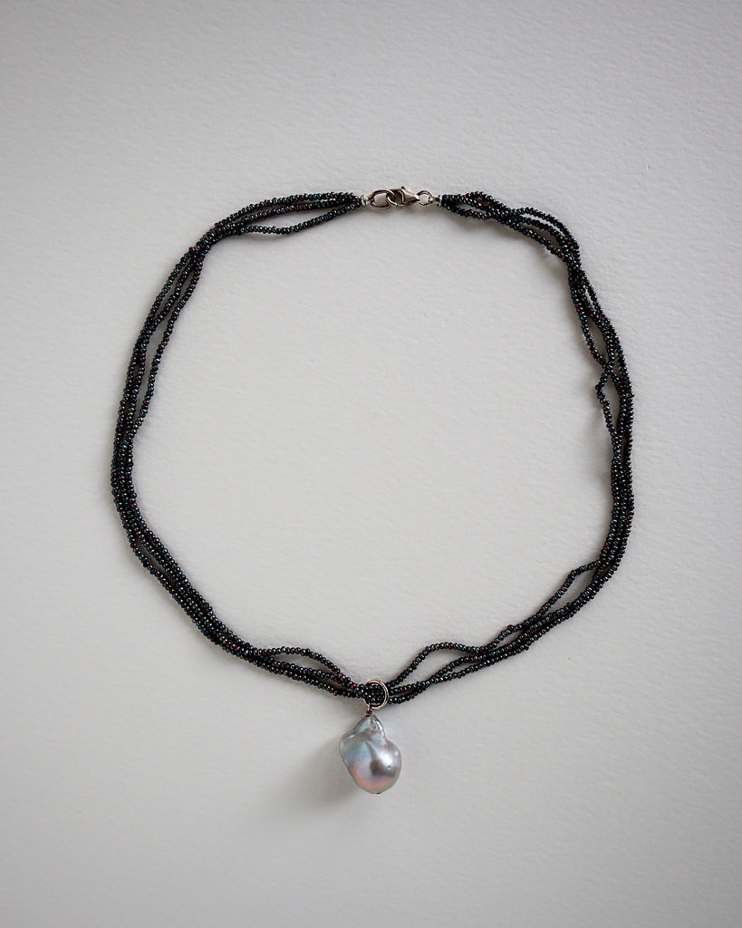 Grey and tiny black pearls necklace
