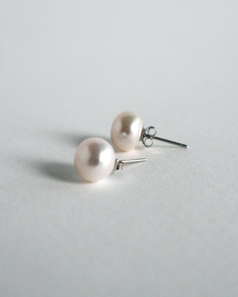 Button Pearl Studs
