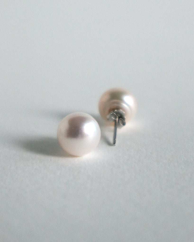 Button Pearl Studs